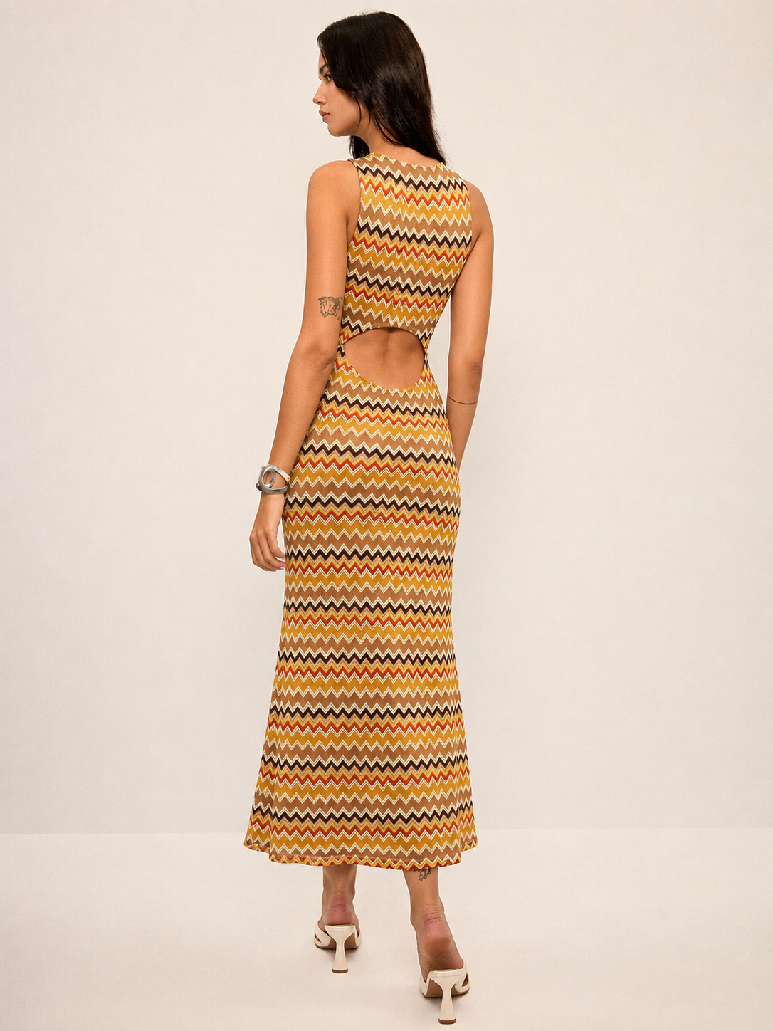 Cutout Back Zigzag Knit Maxi Dress for Elegant Evening Wear