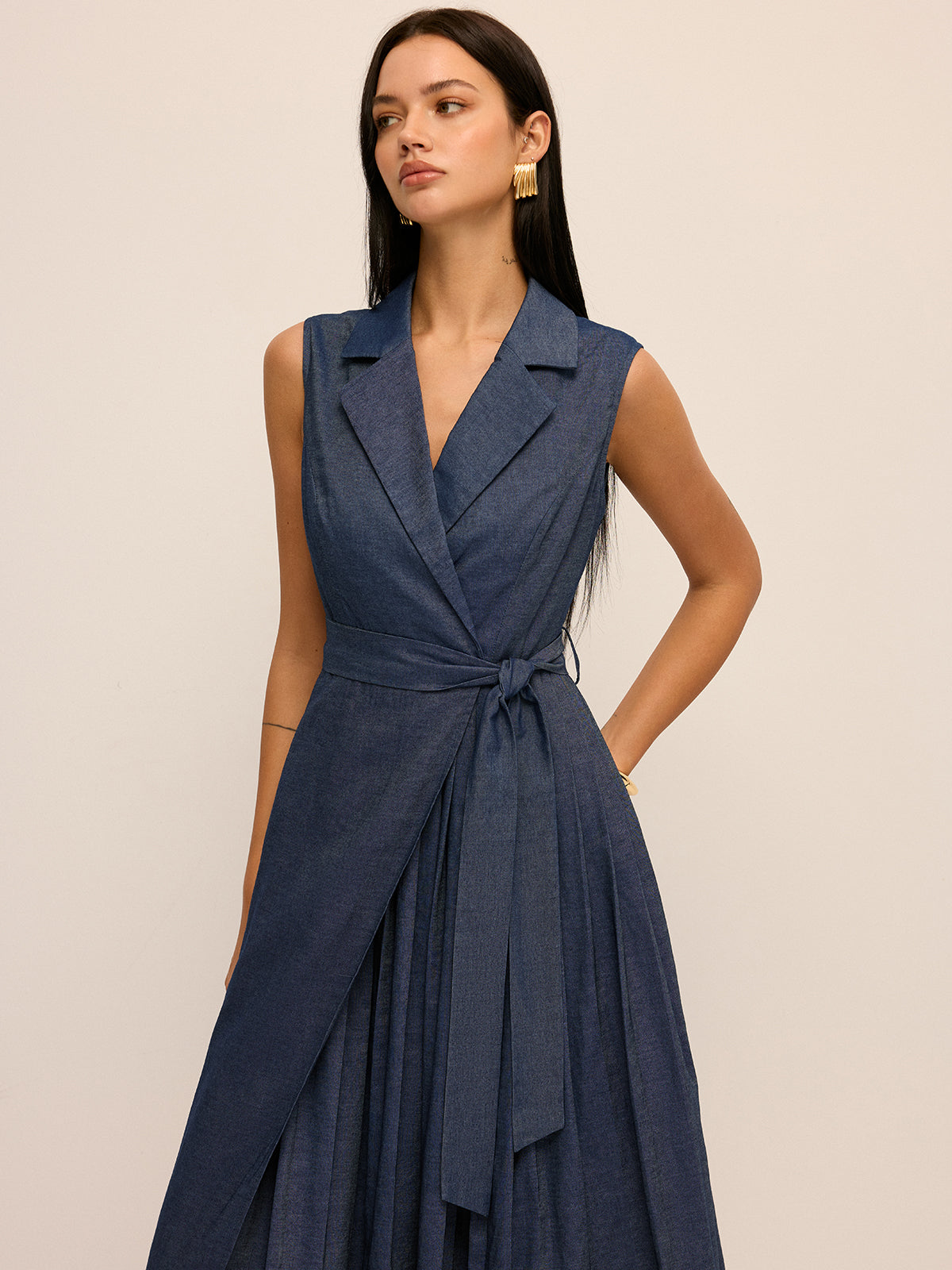 Blazer Collar Belted Pleated Maxi Dress for Elegant Evening Wear