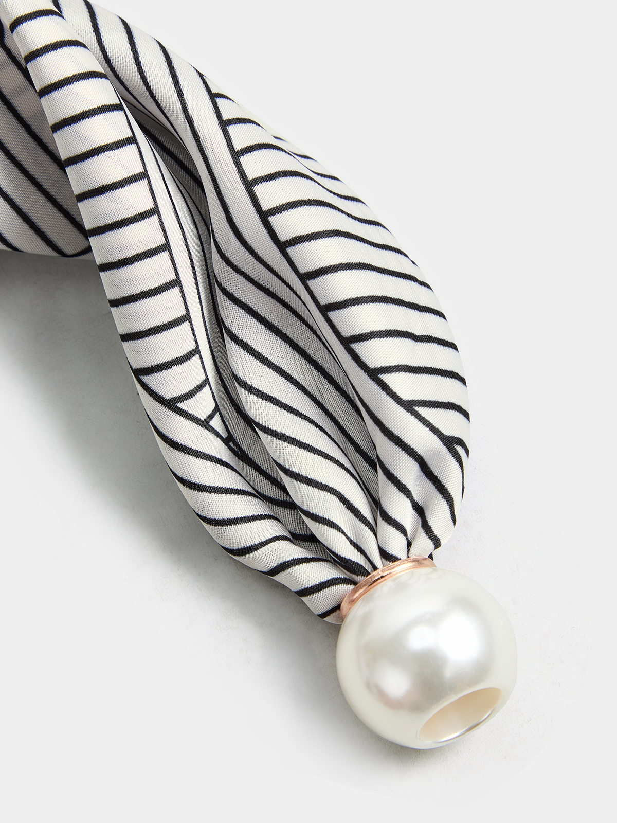 Striped Pearl Magnetic Closure Scarf with Lightweight, Elegant Design for Women