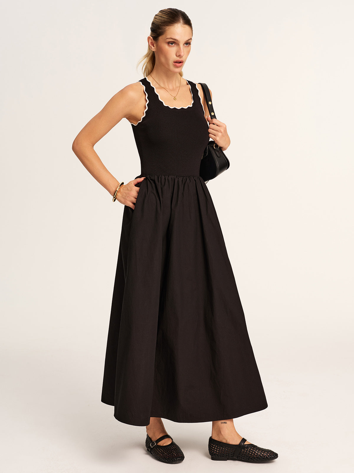 Scalloped Trim Knit-Bodice Maxi Dress for Elegant Evening Wear