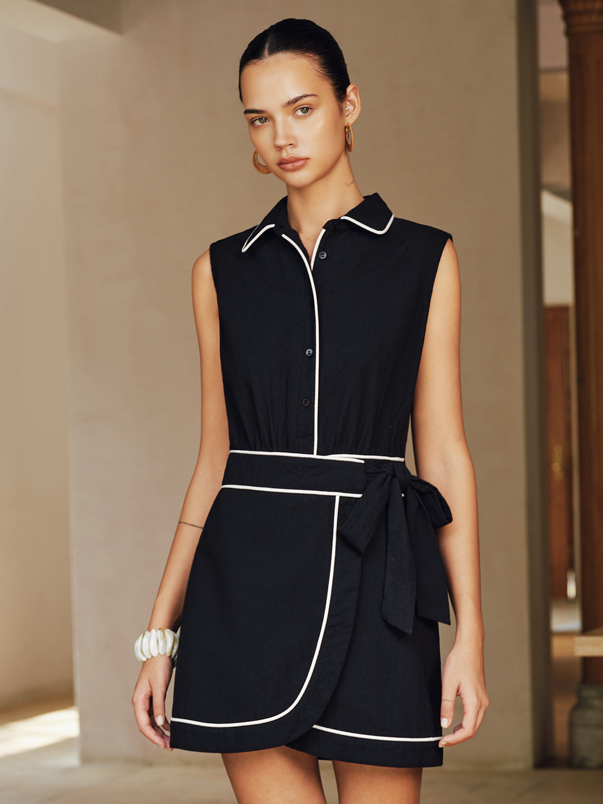 Contrast Piping Sleeveless Collared Cotton Mini Dress with Button Front Closure