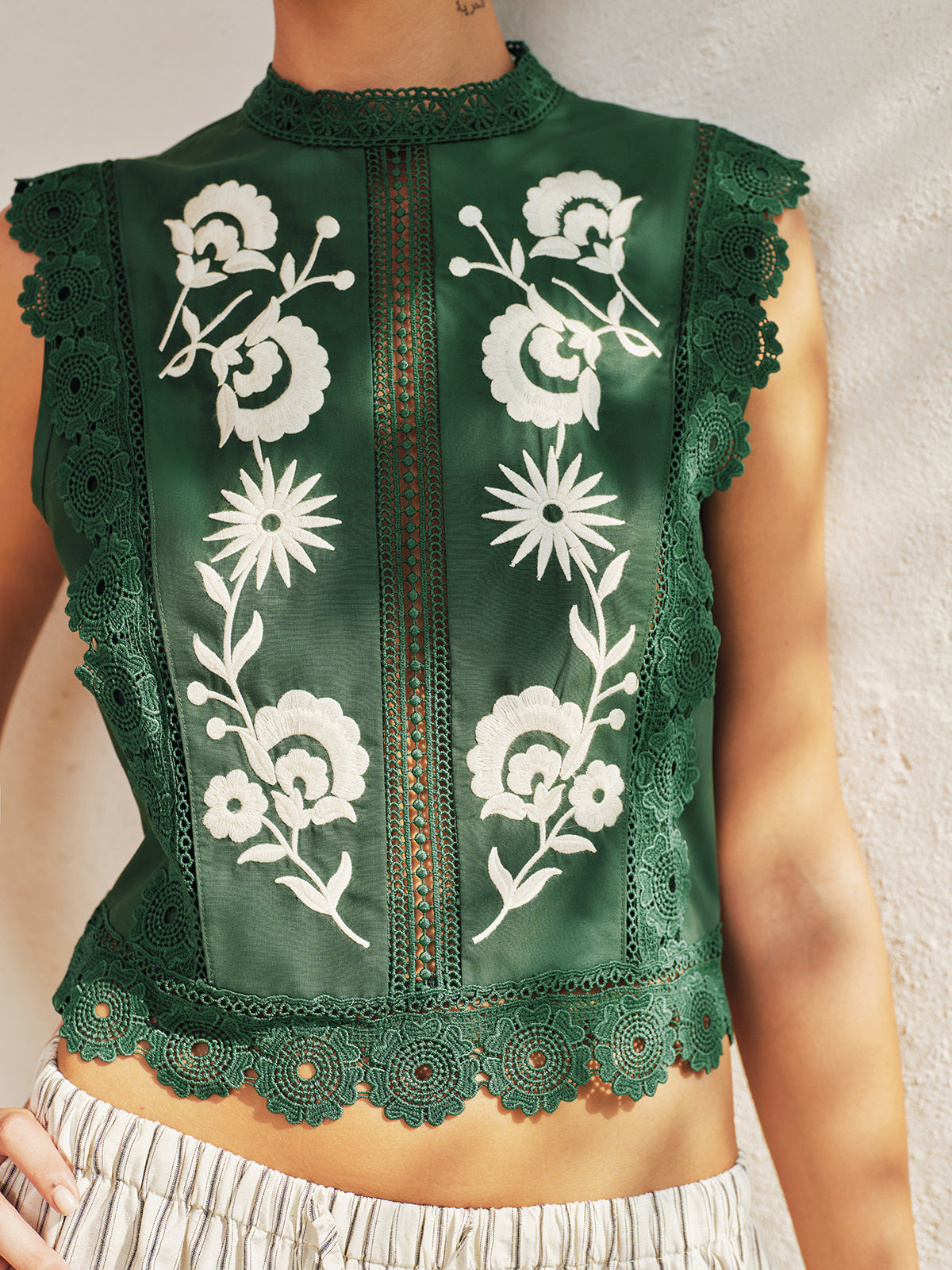 Floral Embroidery Lace Trim Sleeveless Blouse for Women Casual Summer Wear