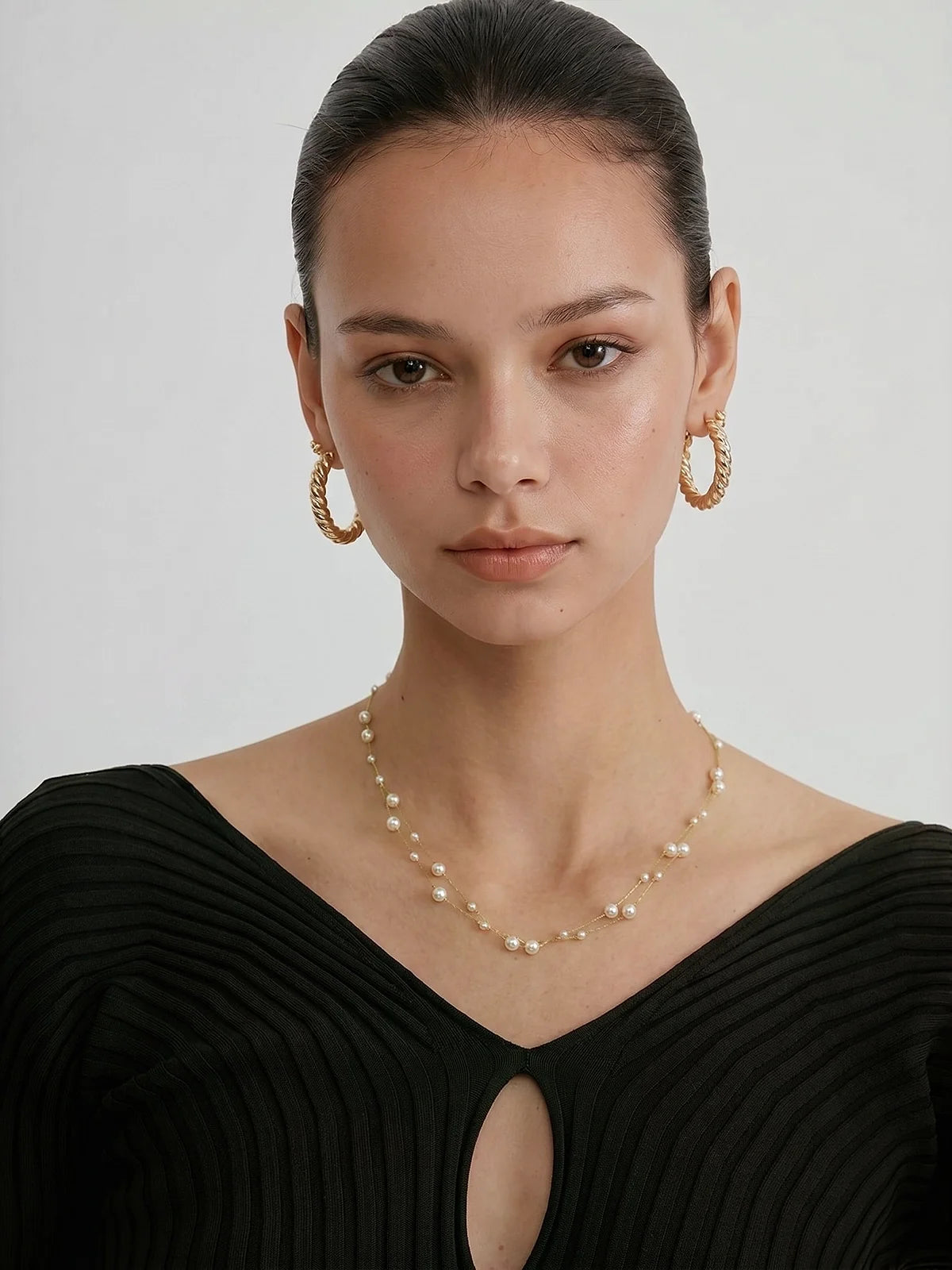 Mixed Size Pearl Layered Necklaces for Elegant Evening Wear
