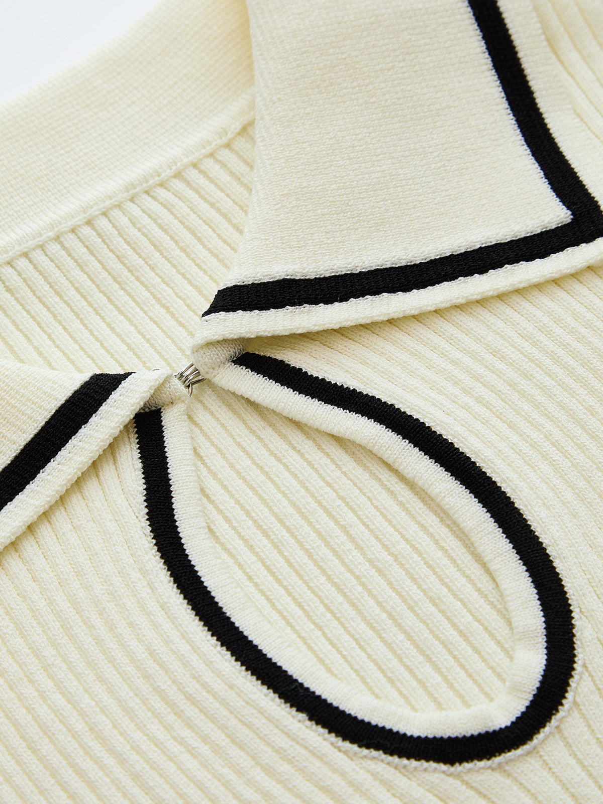 Contrast Trim Keyhole Ribbed Knit Crop Top for Women Casual Wear