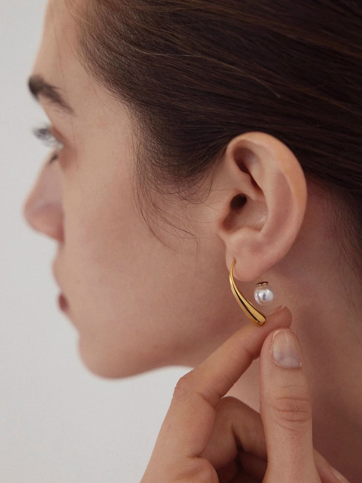 Curved Metal Bar Pearl Drop Earrings Elegant Bridal Fashion Accessory