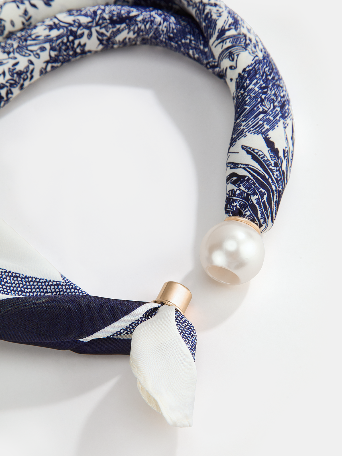 Pearl Buckle Closure Printed Scarf Women's Elegant Accessories Lightweight