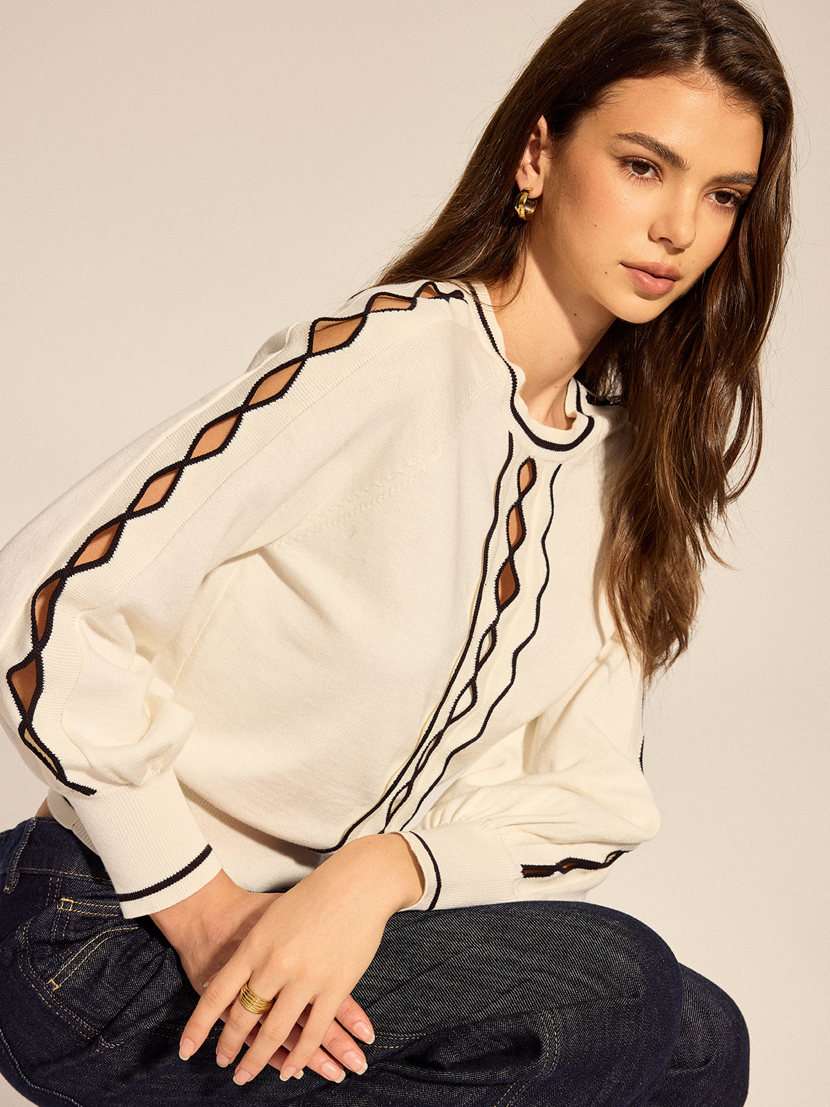 Contrast Trim Hollow Out Raglan Sweater With Modern Stylish Design