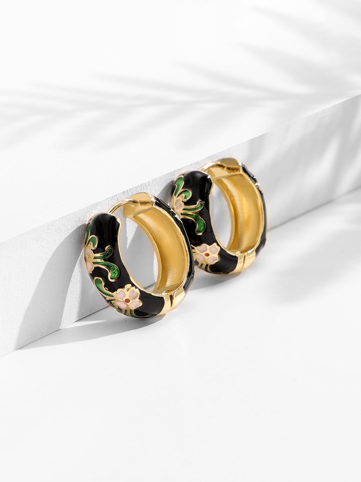Vintage Floral Enamel Hoop Earrings - Elegant Retro Design Jewelry