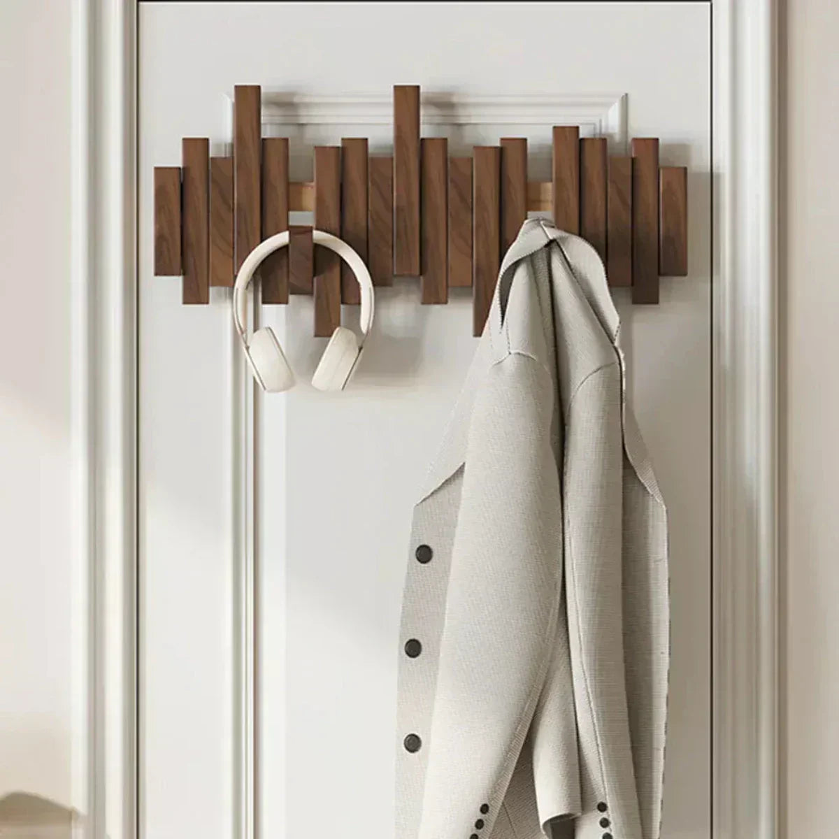 Koadclo | Piano Wood Wall Cladding – Elegant Entryway Organizer with Hooks